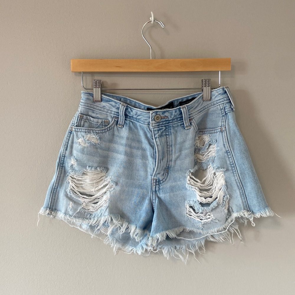 Hollister High Rise Vintage Shorts Size 27 Light Wash Distressed Cotton Denim